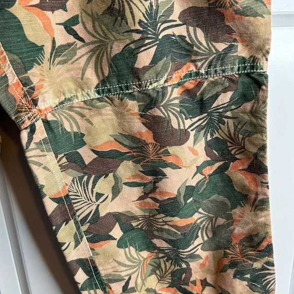 Sundance Women’s Size 10 Lagoon Linen Blend Tropical Camo Cargo Pants  3889 - Picture 7 of 11